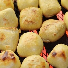 锦磨坊云南特产石屏小豆腐建水臭豆腐路边烧烤油炸包浆豆腐送蘸料