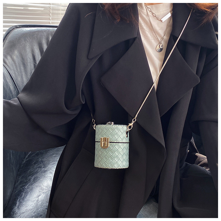 Bucket Bag Personality Chain Box Bag Woven Autumn And Winter 2021 New Shoulder Messenger Bag display picture 16