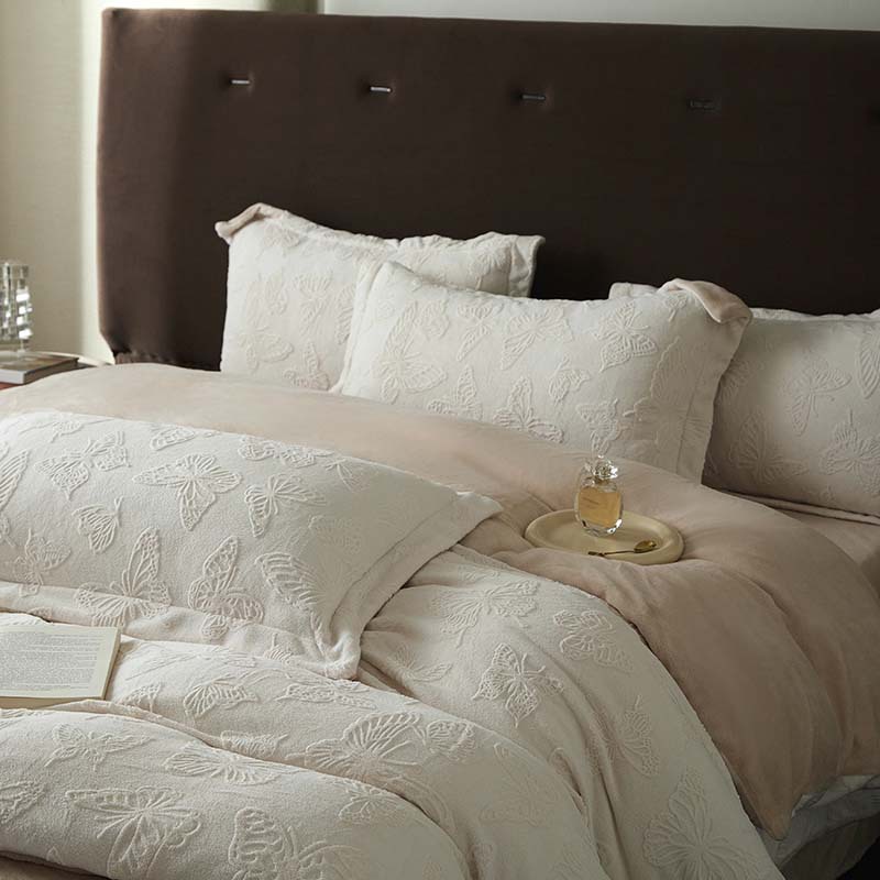 Una clase de cuatro piezas de seda de leche engrosada de alto peso 5D esculpido edredón cubierta sábanas de cama de invierno Kits de calor