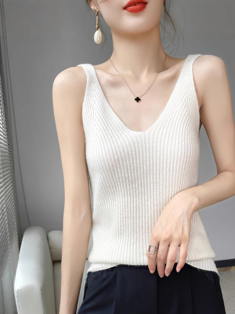 Solid woolen vest