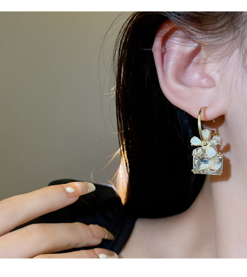 Daily Occasion Alloy Material Flower Pattern 1 Pair Elegant Flower Plating Inlay Alloy Zircon Earrings