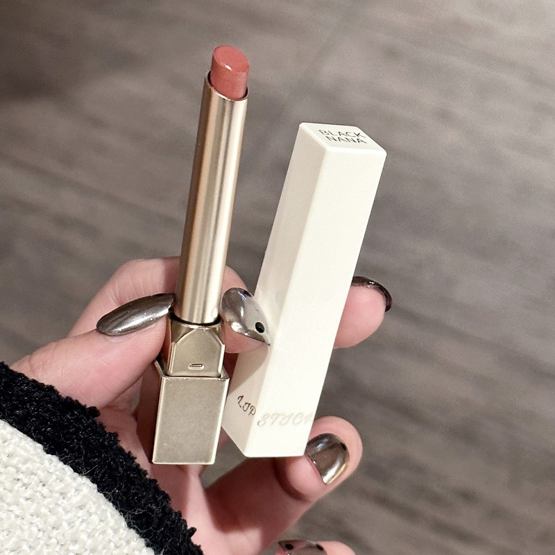 BLACK NANA Velvet Mist Lipstick Matte Mist Lipstick Velvet Lipstick no es fácil de manchar con tazas de maquillaje.