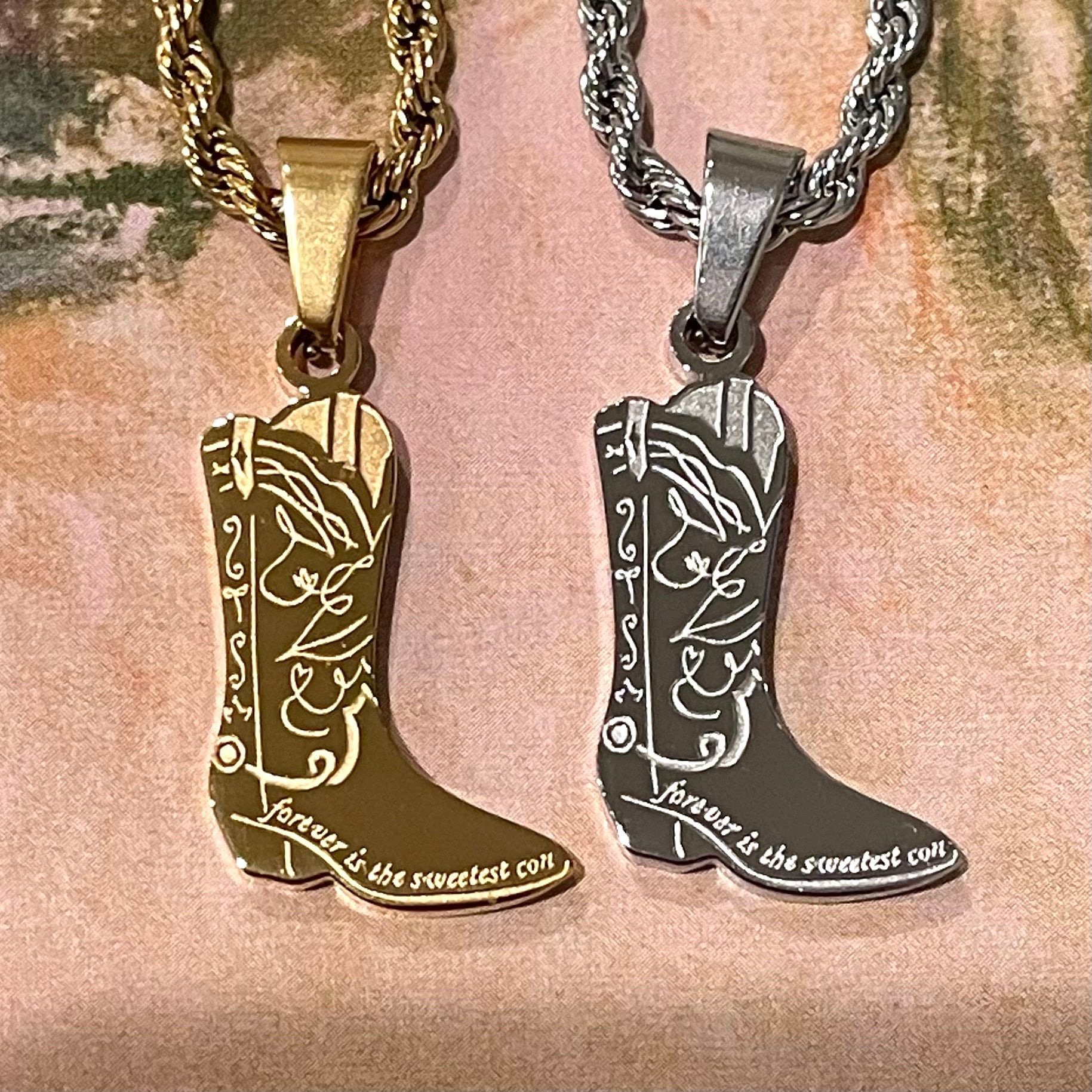 Collar de Vaquero con Bota y Cadena Trenzada, Se Puede Grabar