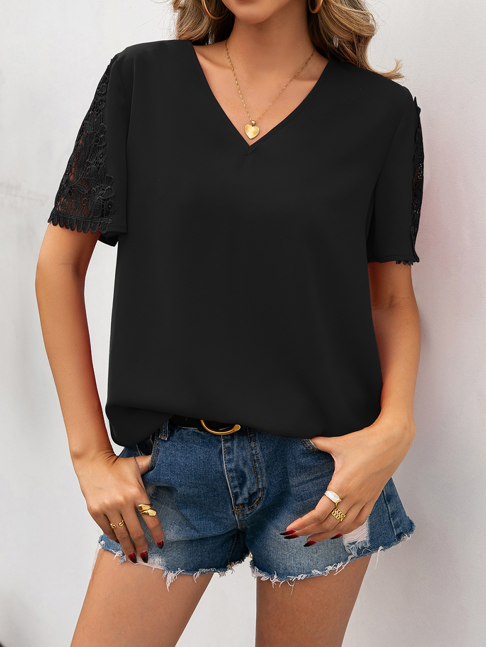 Top de encaje de color sólido suelto con cuello en V y manga corta con costuras NSYBL120668