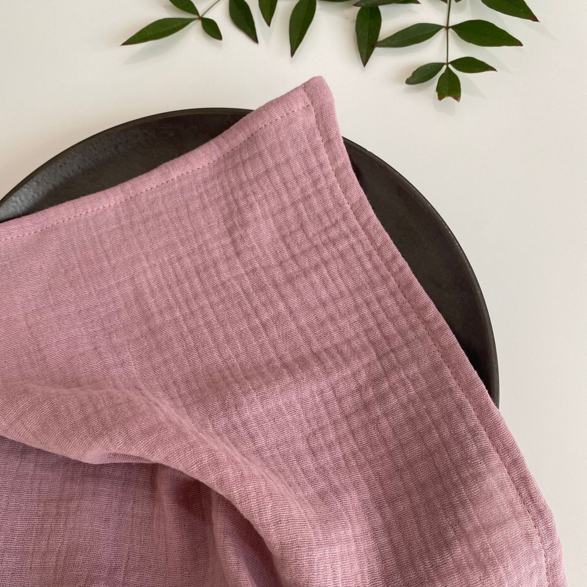 Servilleta de gasa de algodón de doble capa, tela de algodón crepé, mantel individual de algodón, paño de cocina decorativo, color liso, suministro directo de fábrica, mantel en stock