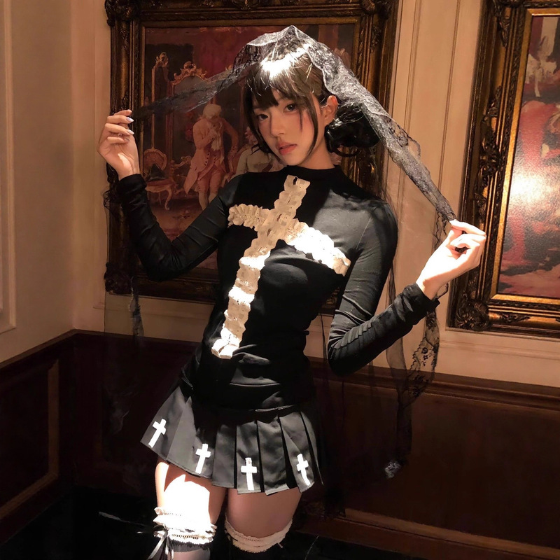Black Cross Gothic Lace Splicing Long-Sleeved T-Shirt Autum New Niche Design Slim Pullover Top Black Cross Gothic Lace Splicing Long-Sleeved T-Shirt Autum New Niche Design Slim Pullover Top