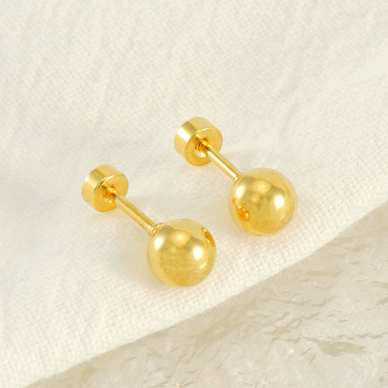 Nuevos pendientes de perlas de acero no desvanecidos nicho de diseño de pernos de viento pequeños simples y versátiles pernos de acero de titanio para mujeres