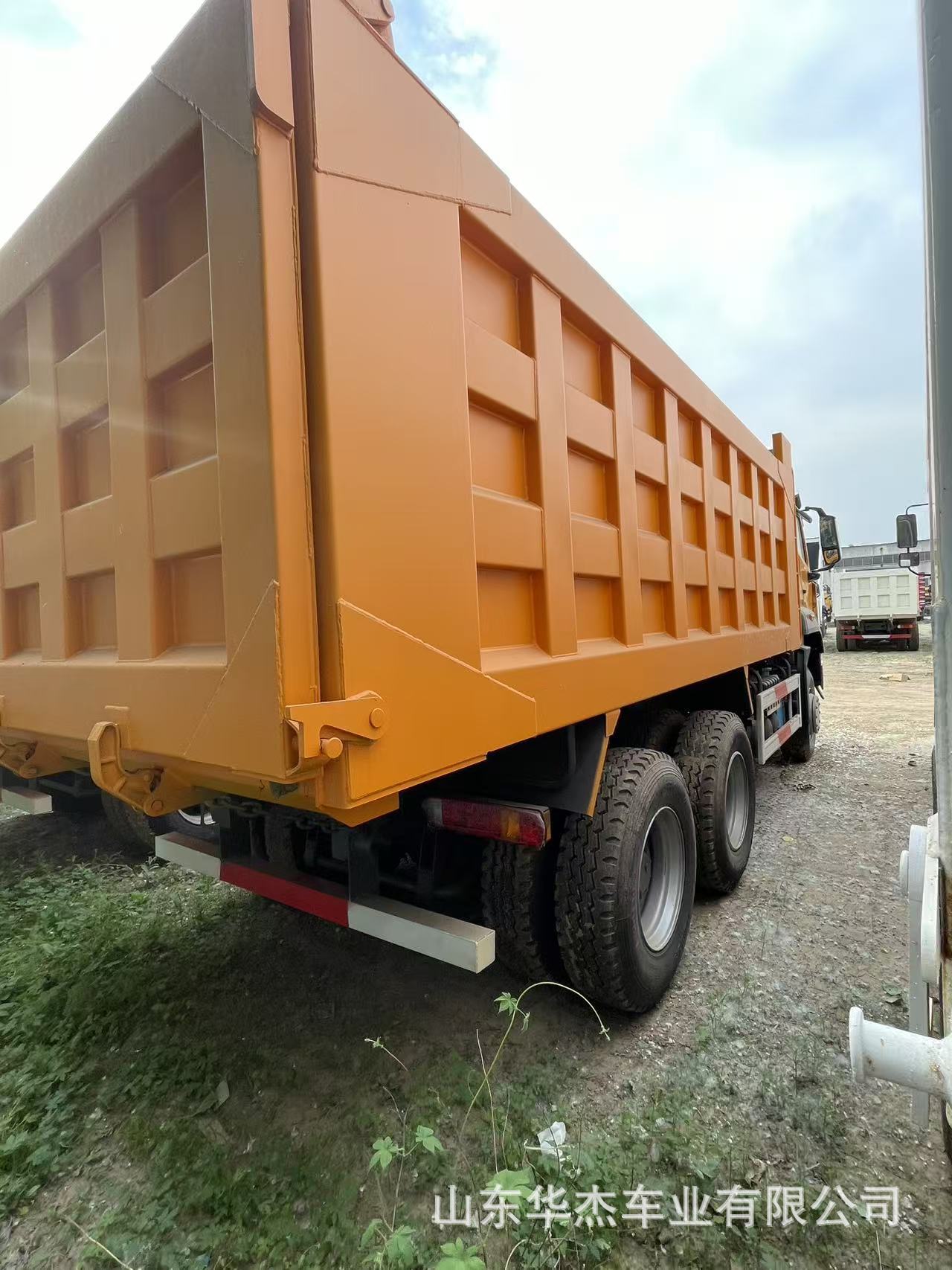 Cross-border African heavy-duty HOWO dump truck 6×4 for engineering and construction waste transportation, meeting national emission standards for mining operations