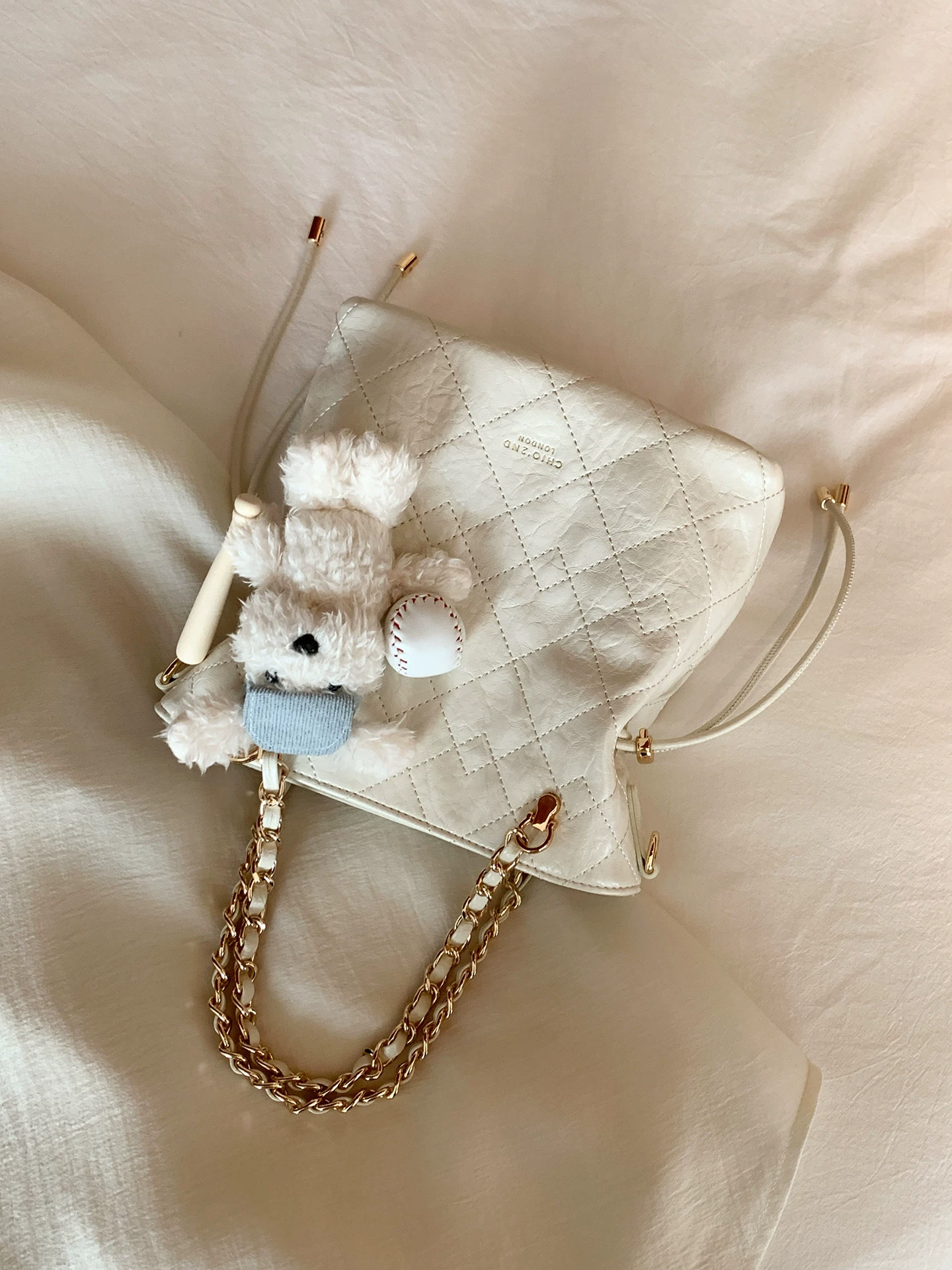 One-shoulder quilted shoulder bag, diamond pattern, chain strap, lightweight 0.3 kg