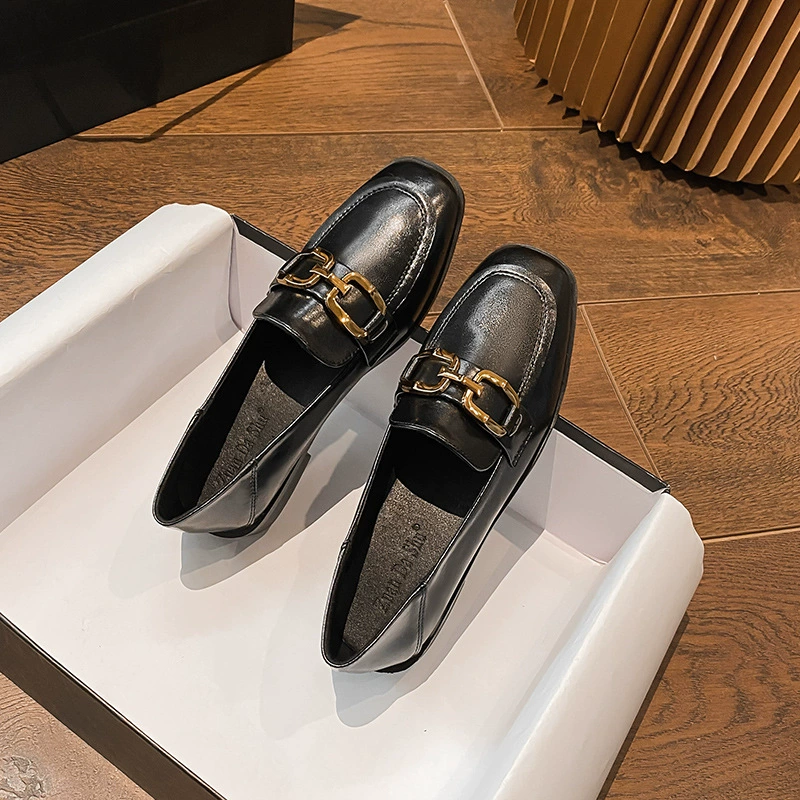 Кожаные туфли в британском стиле, женские осенне-зимние универсальные однослойные туфли, лоферы на среднем каблуке, лоферы с квадратным носком, женские туфли больших размеров 41-43
