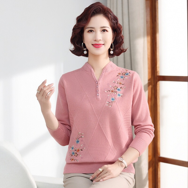 お母さんの秋の新型の洋風のゆったりしているニットの中高年の女性のセーターの春秋服のファッションの刺繍の国風の上着|undefined