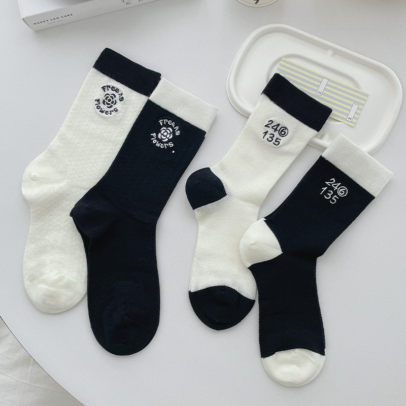 Calcetines de algodón para mujeres de verano delgados bordados coreanos calcetines transpirables mallas Zhuhai al por mayor