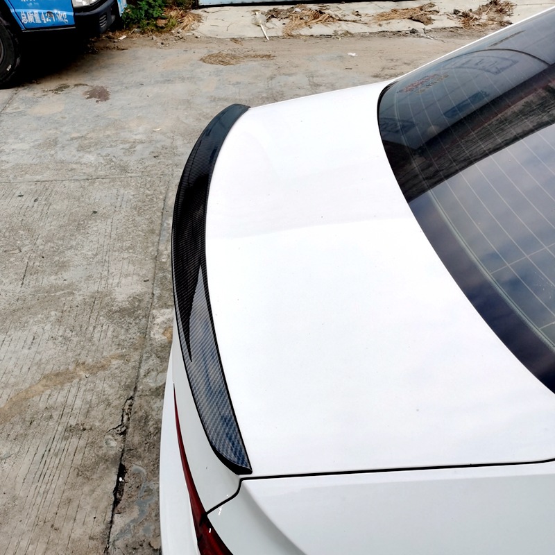 Suitable for Audi A4L, this S4-style small rear spoiler is a paint-applied ABS rear diffuser that can be installed without drilling holes, providing a streamlined and aerodynamic look