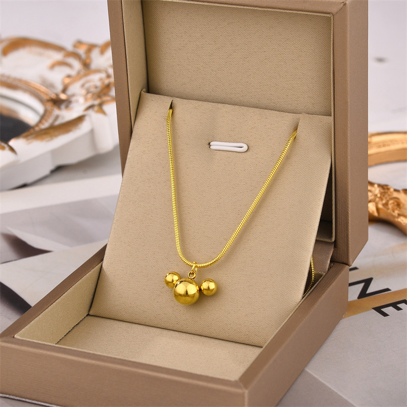 Collar de acero de titanio para mujeres simple y versátil estilo ligero de lujo nicho diseño de alta calidad no decoloración joyería de cadena de clavícula al por mayor