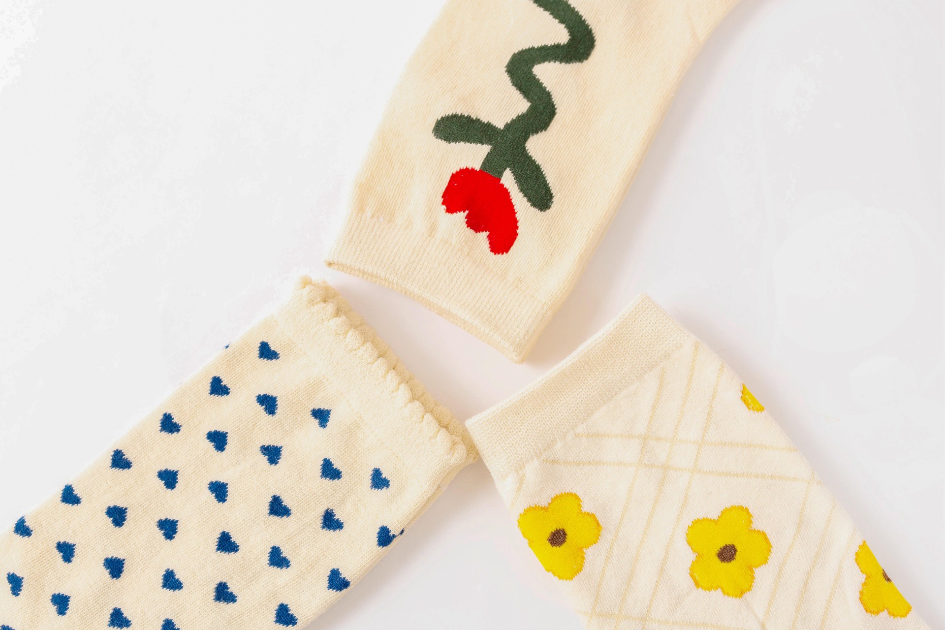 64g Weight Breathable Function Flower Pattern Yellow Color One Size Size Korean Small Flower Tube Socks Cute Retro Style Cotton Socks Four Seasons Thin Section 无