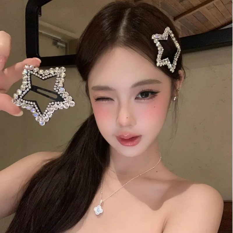Luxury and elegant hollow star rhinestone hair clip for young ladies, exquisite and versatile, with a high-end feel, side clip for daily use, cartoon hair accessory