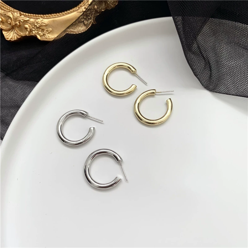 Retro sophisticated earrings, 2025 years, high-quality style, light luxury style