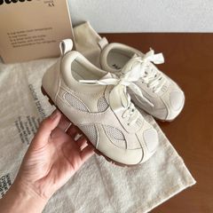 女の子の靴2025春の新型の子供の子供の王女の板の靴の女の子の柔らかい底の運動の徳訓の靴