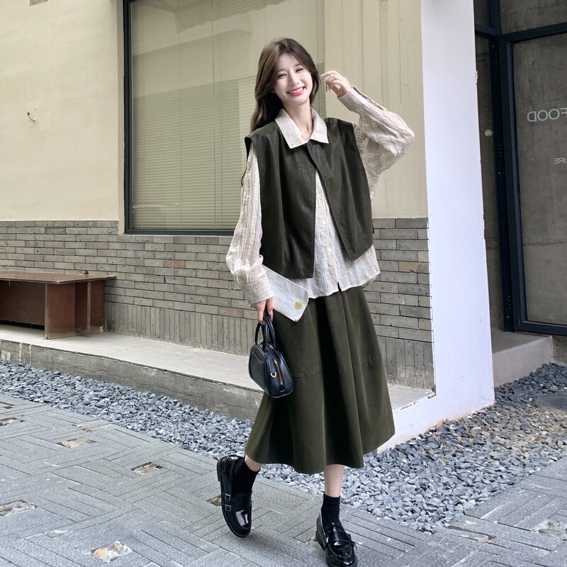 Olive Green Forest-Style Artistic Retro Set for Women, Autumn 2026 New Model, Leather Vest, Shirt, and Leather Skirt Three-Piece Set Olive Green Forest-Style Artistic Retro Set for Women, Autumn 2026 New Model, Leather Vest, Shirt, and Leather Skirt Three-Piece Set