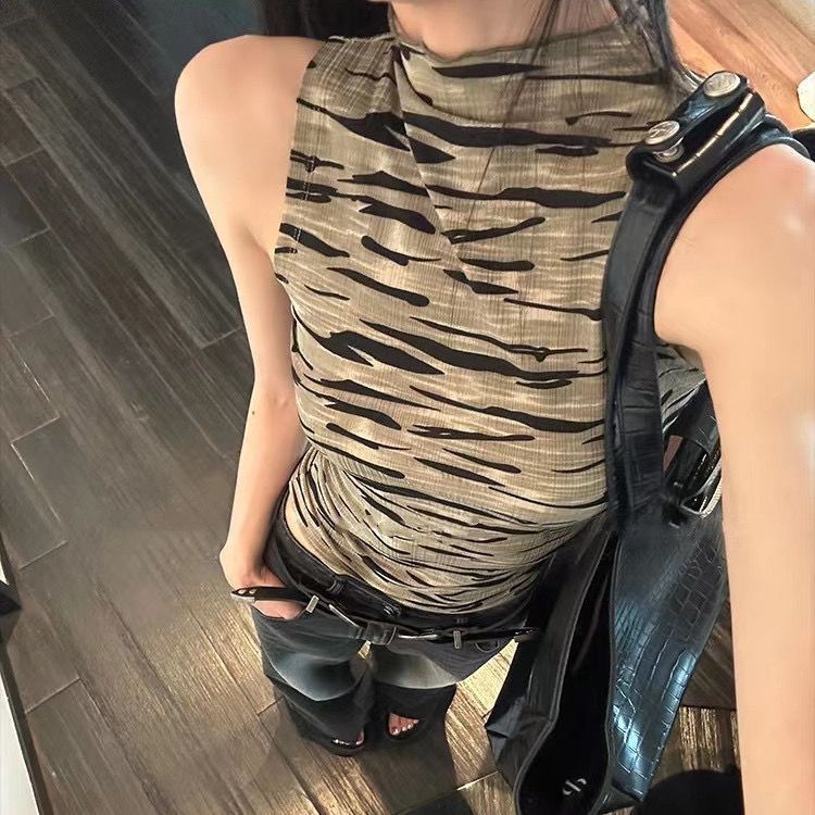 2025 New Innerwear American Retro Strappy Tank Top for Women to Wear Outside Summer Design Inspired Bold Girl Design Sensory Sleeveless Top