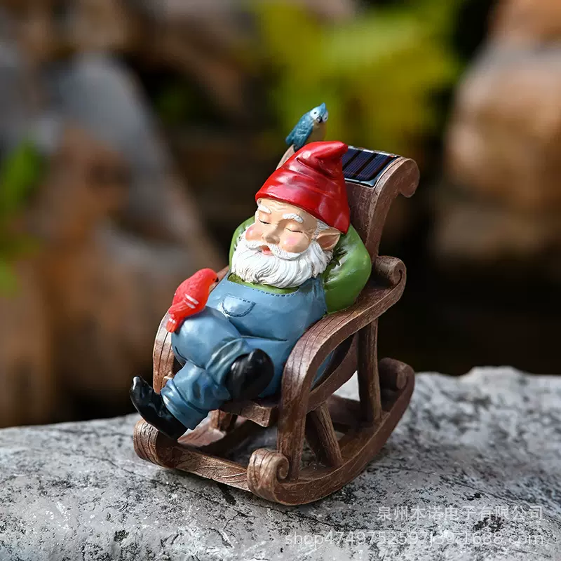 跨境小矮人摇椅雕像摆件太阳能树脂雕像灯户外庭院草坪装饰灯摆件