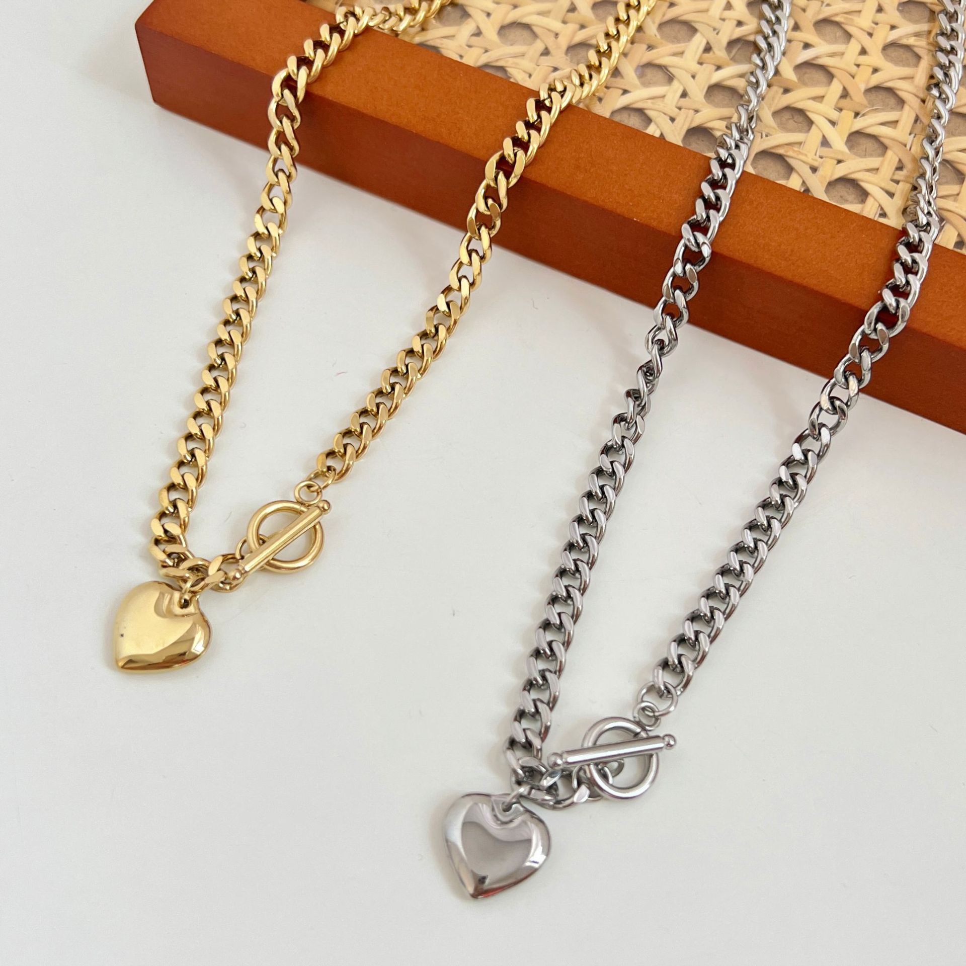 Métal Géométrie Amour Pendentif Clavicule Chaîne Ot Boucle Hip Hop Disco Peach Coeur Collier display picture 1