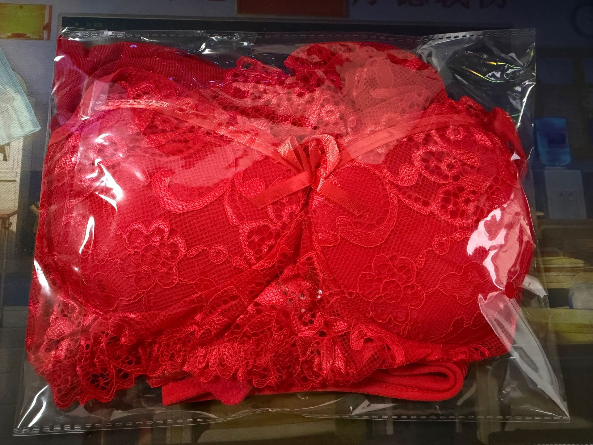 Lencería sexy europea y americana de encaje con almohadillas para el pecho, malla fina con pestañas, conjunto de tres piezas hueco, sujetador para mujer.