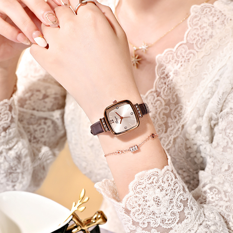 Kuaishou Small Square Watch, Instagram Niche Design, Light Luxury, Minimalist Style, Summer Leather Strap, Small Square Sugar Cube Women's Quartz Watch Kuaishou Small Square Watch, Instagram Niche Design, Light Luxury, Minimalist Style, Summer Leather Strap, Small Square Sugar Cube Women's Quartz Watch