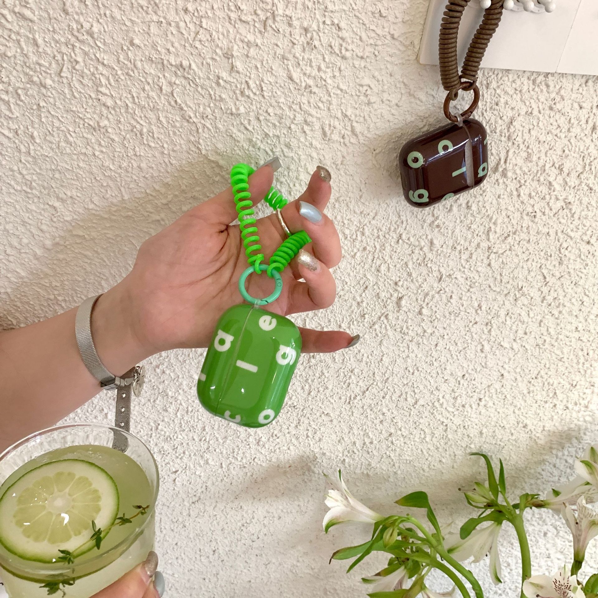 Colisionador de letras de nicho coreano adecuado para auriculares AirPodsPro2 nuevo anillo colgante de generación 3/4 1/2 pareja Pro mujer