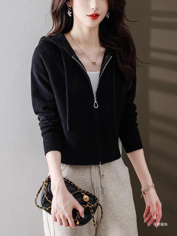 Autumn knitted woolen sweater with zipper with hood
