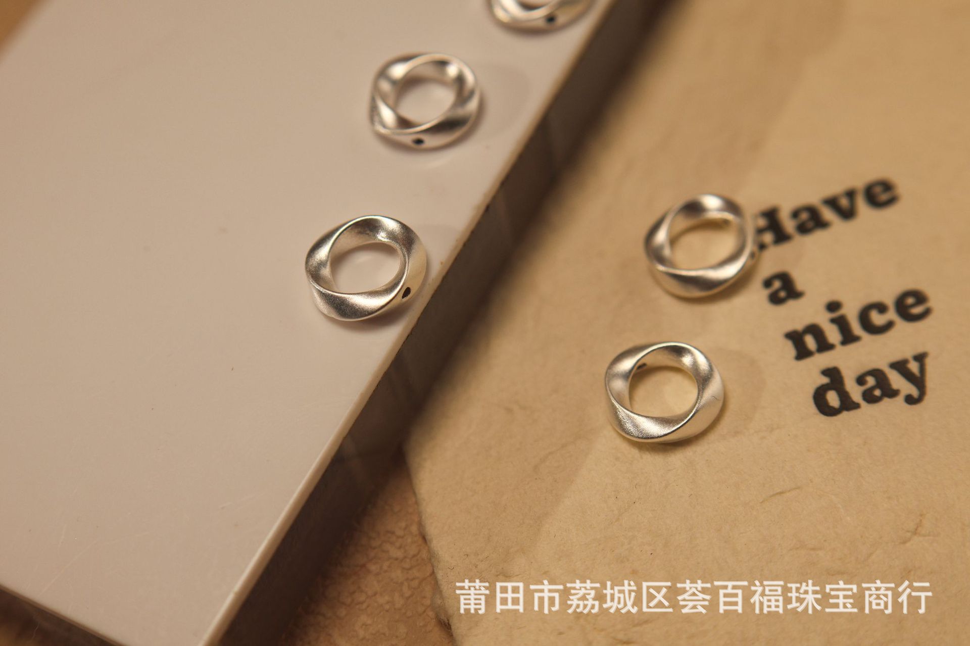 Pure silver s999 Möbius 3D hard silver accessory, hollow fashion niche light luxury ins handmade silver spacer bead accessory