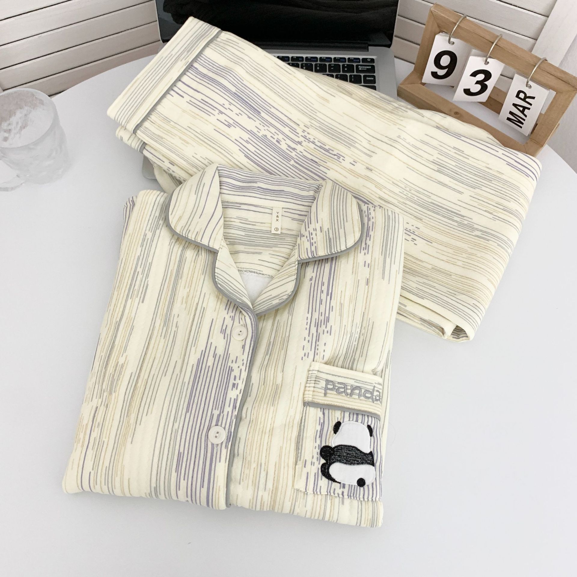 Lápices japoneses pequeños nuevos pijamas de algodón de aire primavera / otoño / invierno mezclado lindo cálido dibujos animados conjunto de ropa para el hogar