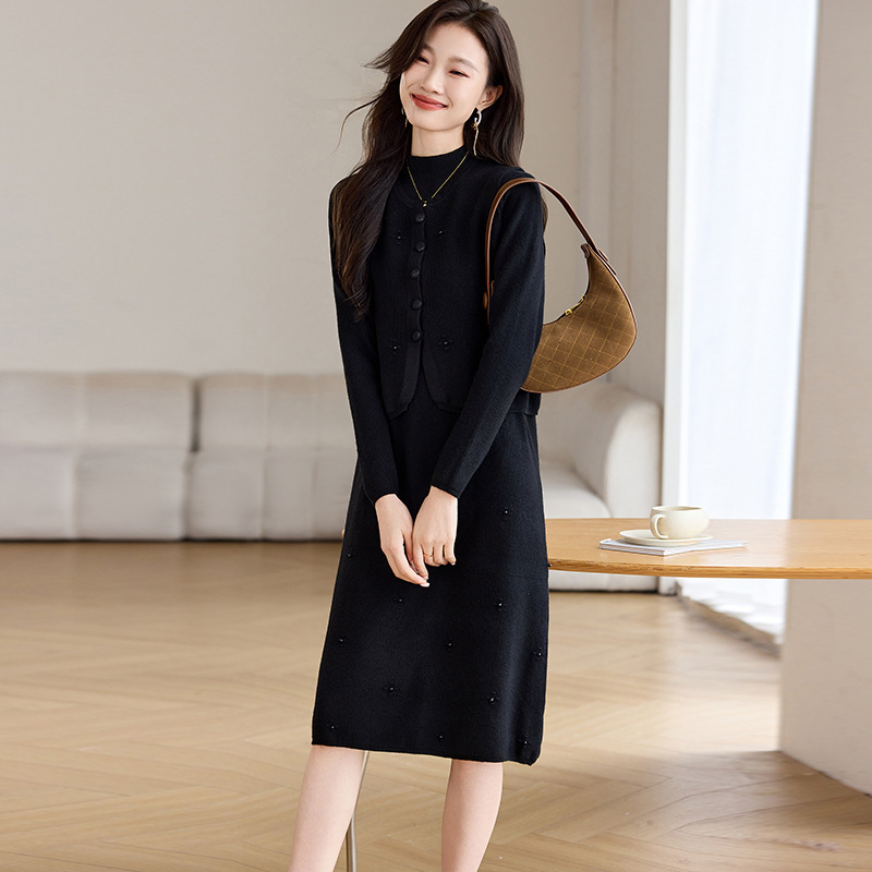 Source Factory for Sweaters and Woolen Shirts, 9920m Colors, Black Wool Ribbed High-Temperature Shaping Top Set with a Sense of Design Source Factory for Sweaters and Woolen Shirts, 9920m Colors, Black Wool Ribbed High-Temperature Shaping Top Set with a Sense of Design