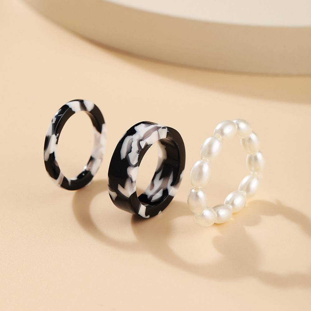 Cross-border New Creative Simple Fashion Temperament Leopard Print Resin Imitation Pearl Ring 3-piece Set display picture 6