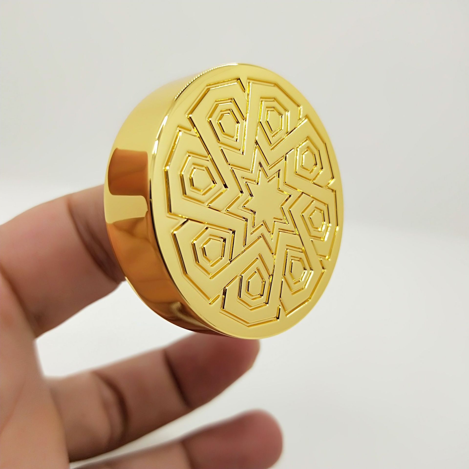 厂家供应金属瓶盖 高档仿金色香水化妆瓶盖 锌合金创意瓶盖子