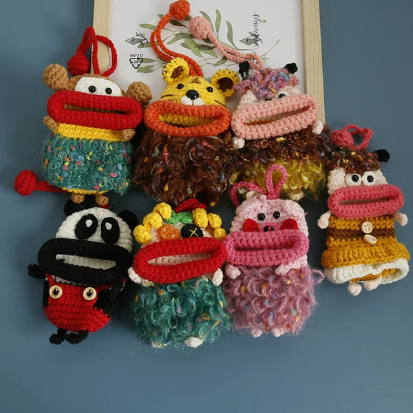 Super cute cartoon hand-woven sausage mouth key bag wool crocheted ugly cute car key protective cover finished product