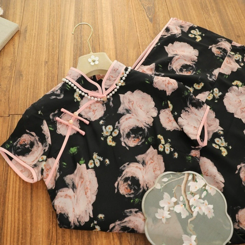 Чонсам, ретро-стиль Республики Китай с короткими рукавами и крупным цветком, чонсам 2025, весенний новый стиль, повседневный и улучшенный молодежный стиль.