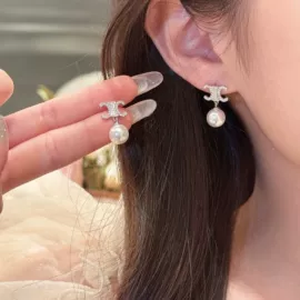 耳钉;项链;耳环