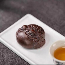 宜兴紫砂茶宠地包天金蟾三足金蟾原矿紫泥手工精制底部刻绘摆件