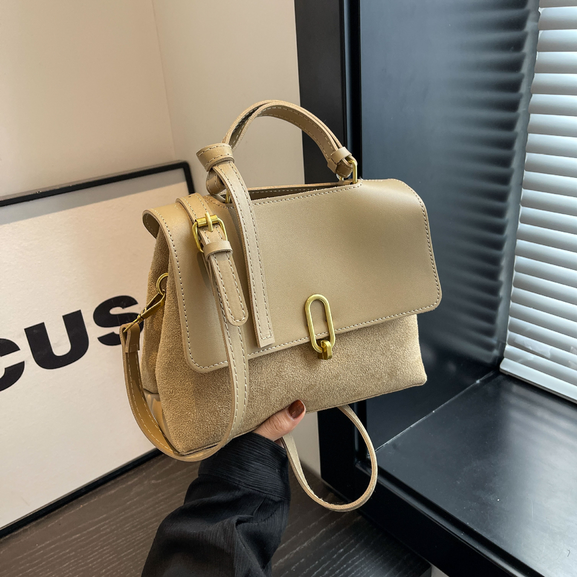 Cross-border new women's bags 2024 fashionable versatile hand-held bags quality retro commuting shoulder and cross-body small square bags