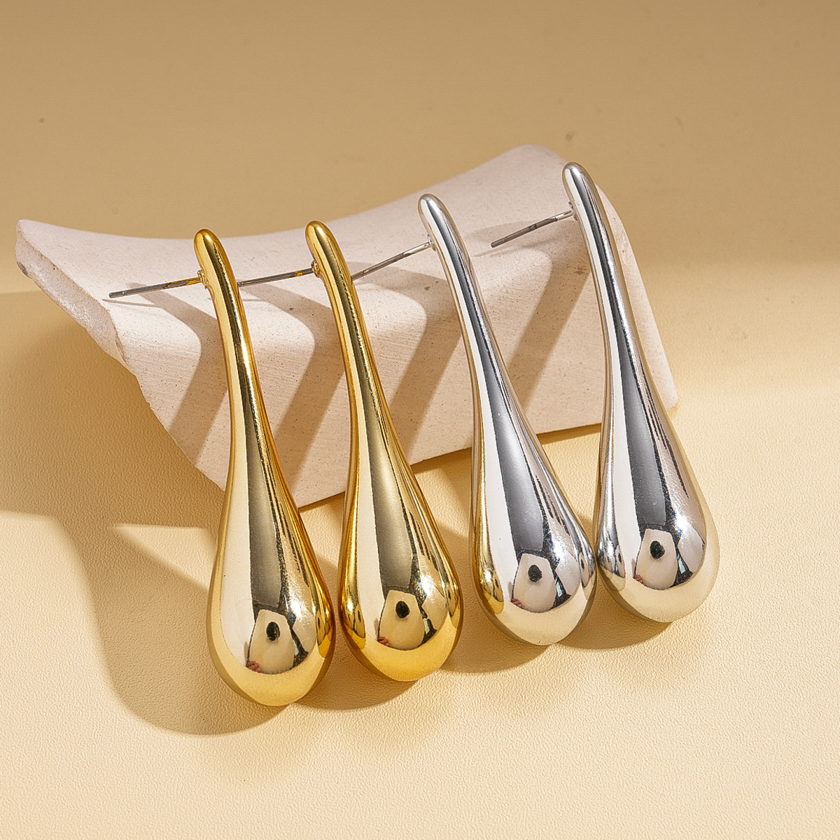 European and American Style Exaggerated Metallic Glossy Irregular Teardrop-Shaped Steel Needle Earrings, Simple and Fashionable Niche High-End Earrings
