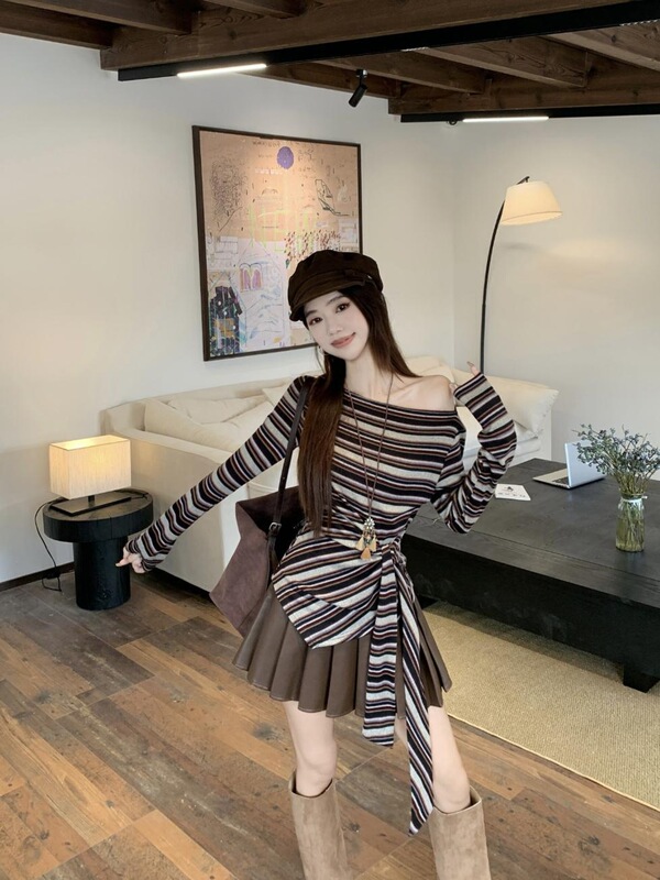 辣妹斜领露肩条纹T恤女2025秋季新款绑带收腰显瘦不规则长袖上衣|undefined