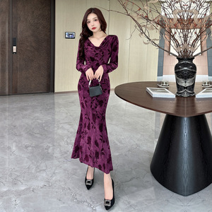 Sexy ruffled skirt long skirt with hip wrapped V-neck dress