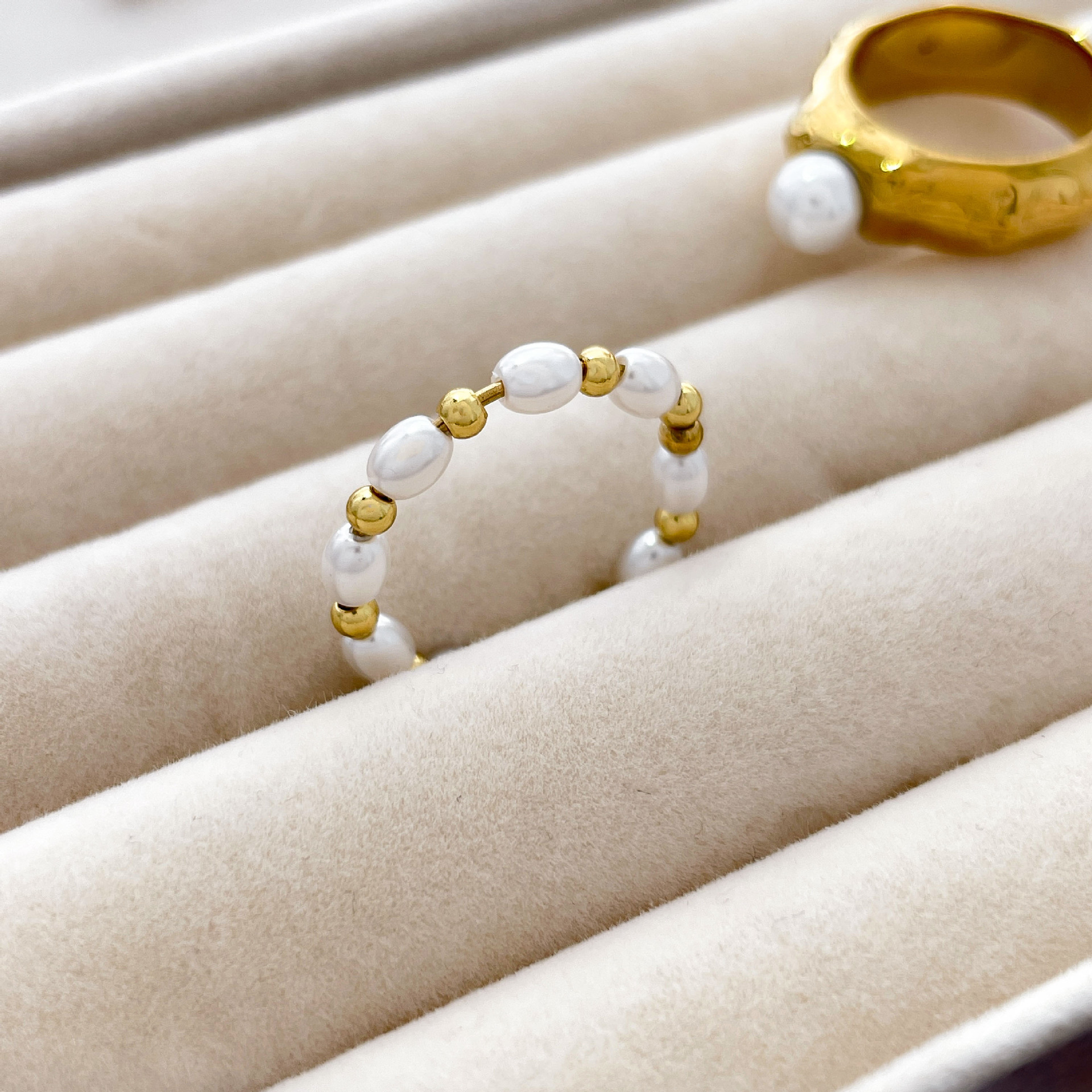 9g Weight Pearl Inlay Material Rings Classification 6, 7, 8 Ring Size 1 Piece Quantity Holiday, Daily Occasion Titanium Steel Material Geometric Pattern Women's Gender Inlay Design Retro, French Style Style Wholesale Jewelry Retro French Style Geometric Titanium Steel Pearl Inlay Rings 4
