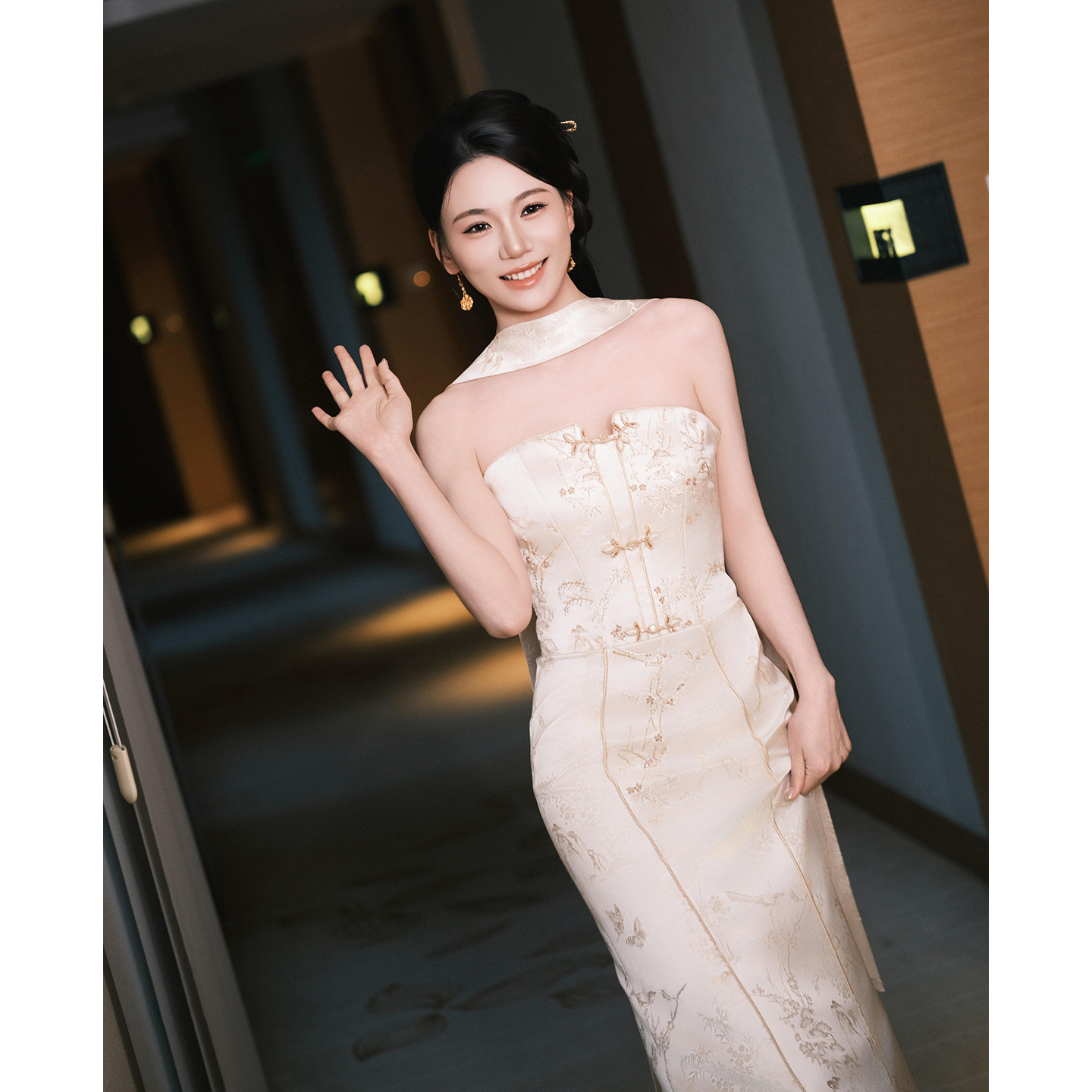 New Chinese-Style Bridal Robe with a High-End Feel, Strapless Engagement Dress, High-End Light Luxury Small Train Strapless Toast Dress