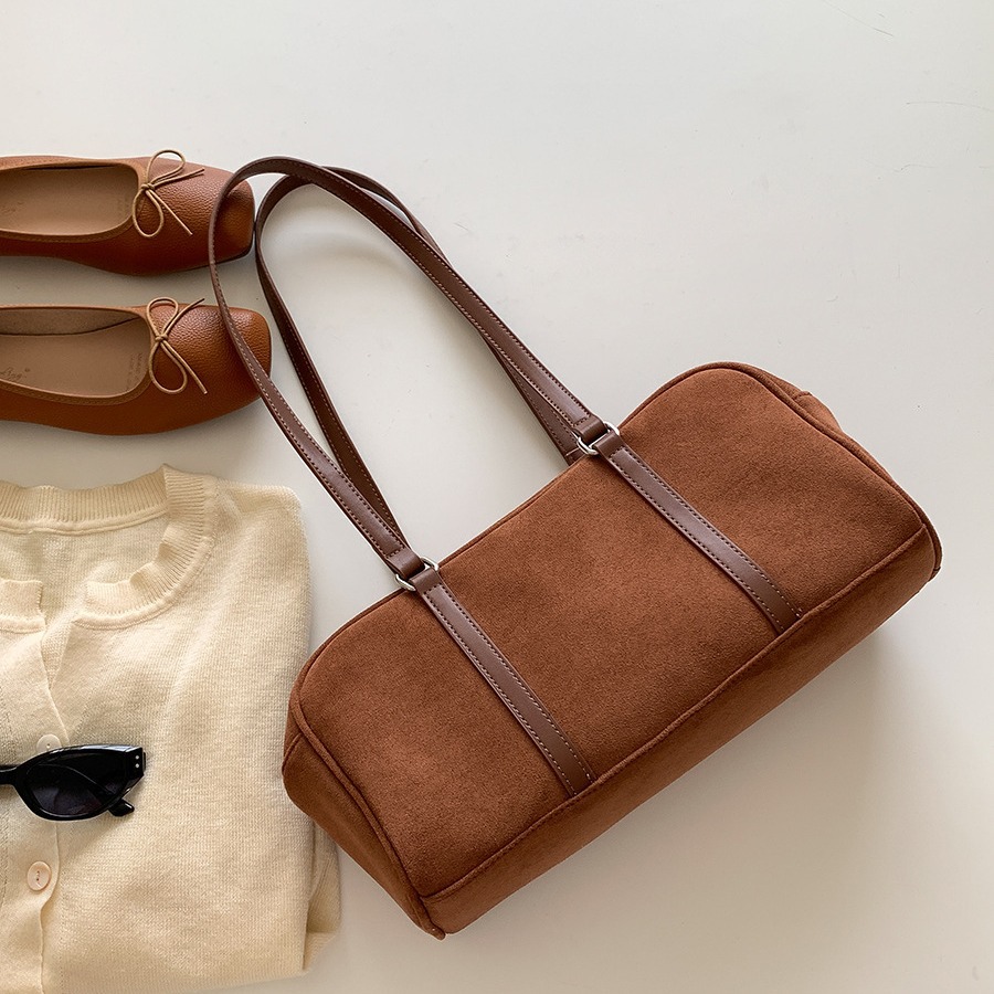 2024 suede autumn edition versatile shoulder bag, women's high-end sense, large capacity commuting plush bag_voghion.com