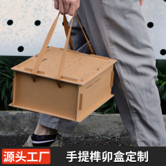 ほぞ卯構造の創意ギフトボックスを持って包装箱をつなぎ合わせます。