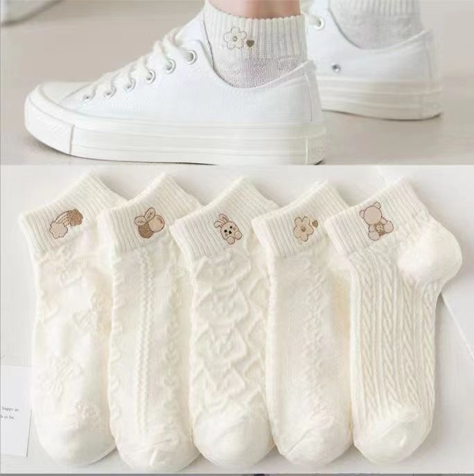 Calcetines cortos para mujer, calcetines invisibles finos y bonitos de corte bajo para verano, estilo japonés con corazones, calcetines deportivos blancos para mujer, mezcla de poliéster y algodón.