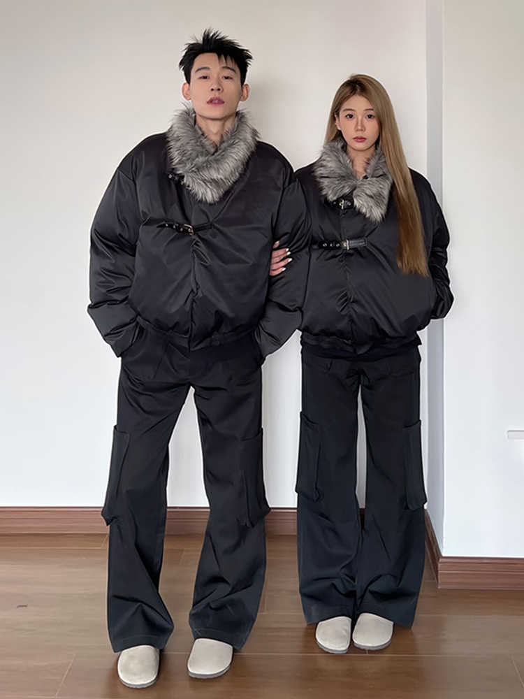 アメリカの襟のジャケットの綿服の男性の冬の短いタイプの厚い座山の彫刻のコートは設計感のカップルの綿入れの上着を解体します。