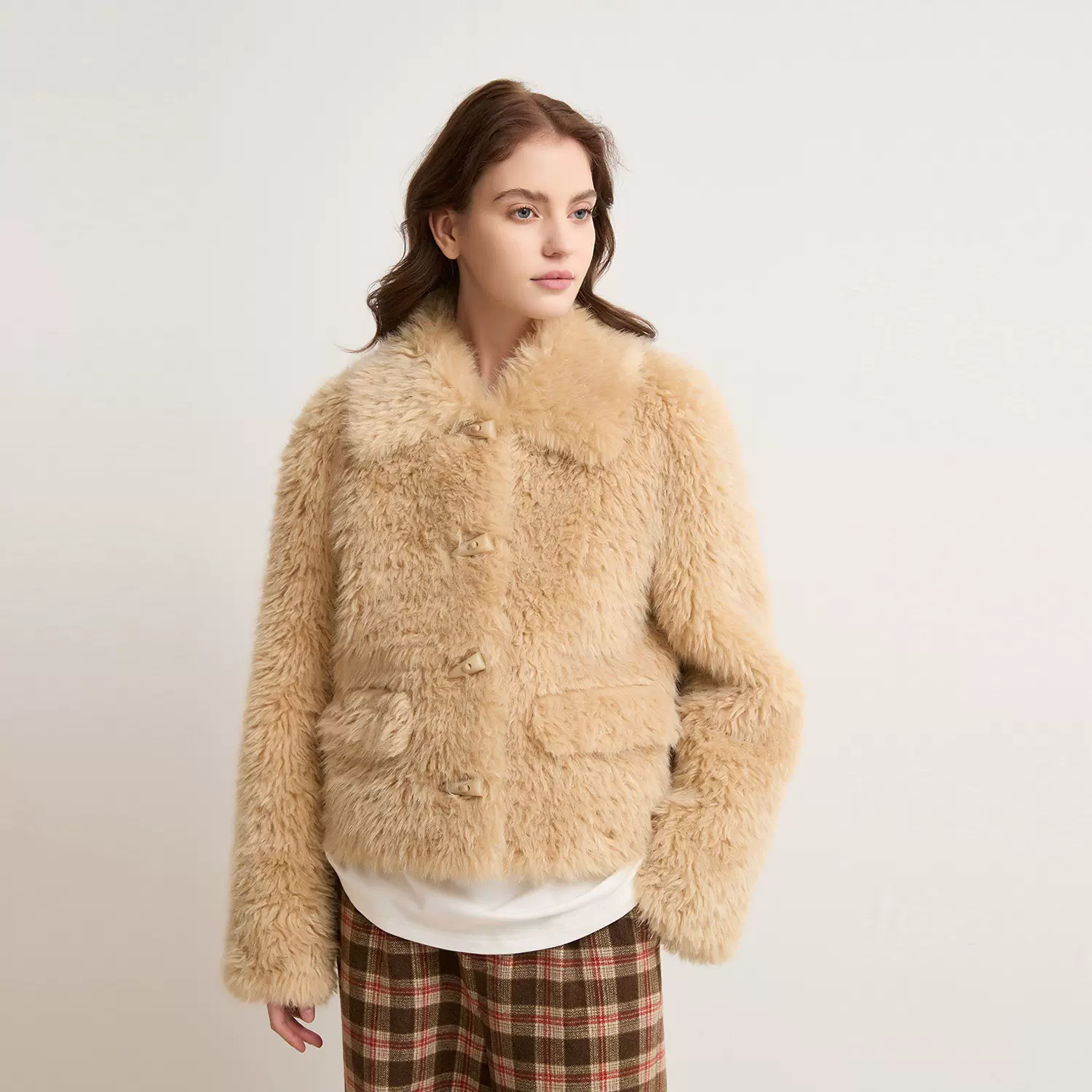 温暖小熊环保仿羊羔毛牛角扣环保皮草短款毛毛外套女皮毛一体上衣